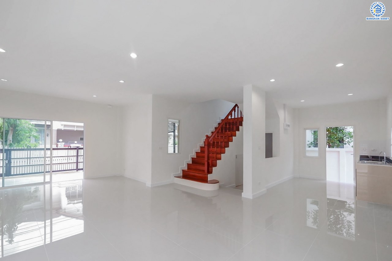 บ้านมือสองตกแต่งใหม่ โครงการ ธารา ราชพฤกษ์-ปิ่นเกล้า บ้านสวย พร้อมอยู่ เนื้อที่ 61.4 ตร.ว. ฟังก์ชัน 3 ห้องนอน 3 ห้องน้ำ จอดรถได้ 2 คัน บนทำเลเชื่อมต่อถนนกาญจนาภิเษก ใกล้รถไฟฟ้าสายสีแดง "สถานีตลิ่งชัน" และจุดขึ้นทางด่วน "ศรีรัช" รายล้อมด้วยสิ่งอำนวยความสะดวกครบครัน